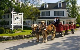 The Stowe Inn And Tavern